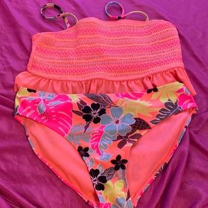 I am selling a 2 piece bathing suit, the top is colorful and so are the bottoms!